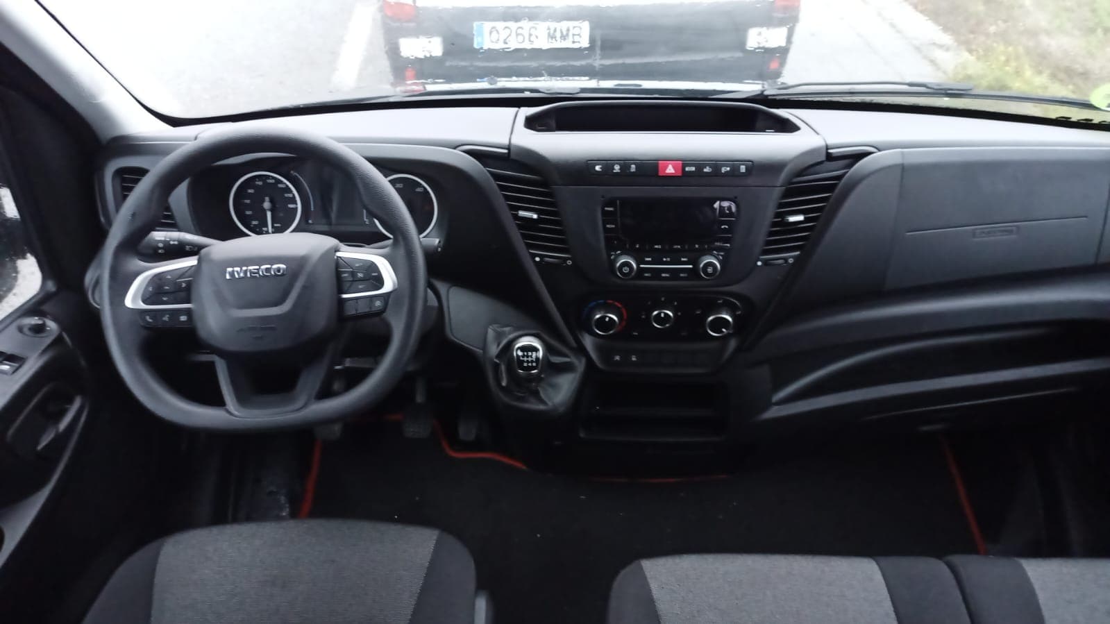 Iveco Negra 7 plazas con gancho: disponible como paquete junto al remolque