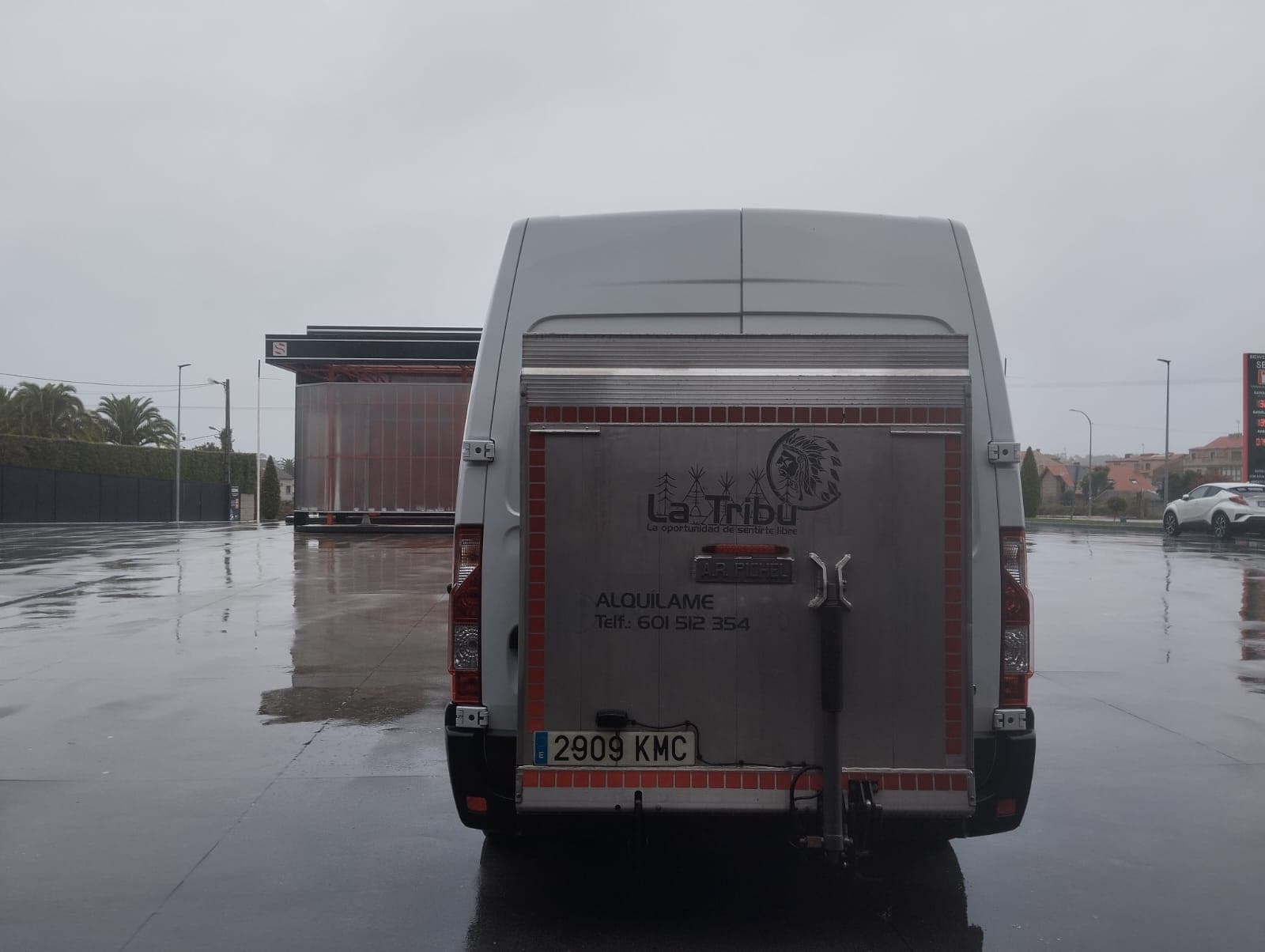 Nissan con plataforma en alquiler