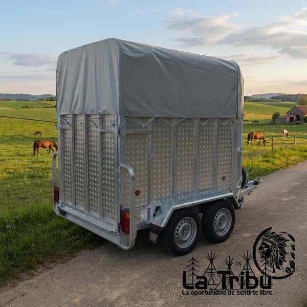 Remolque para caballos en alquiler con La Tribu · Galicia